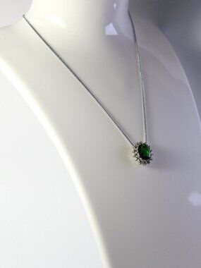 925 Sterling Silver Emerald Gemestone Necklace Free Chain